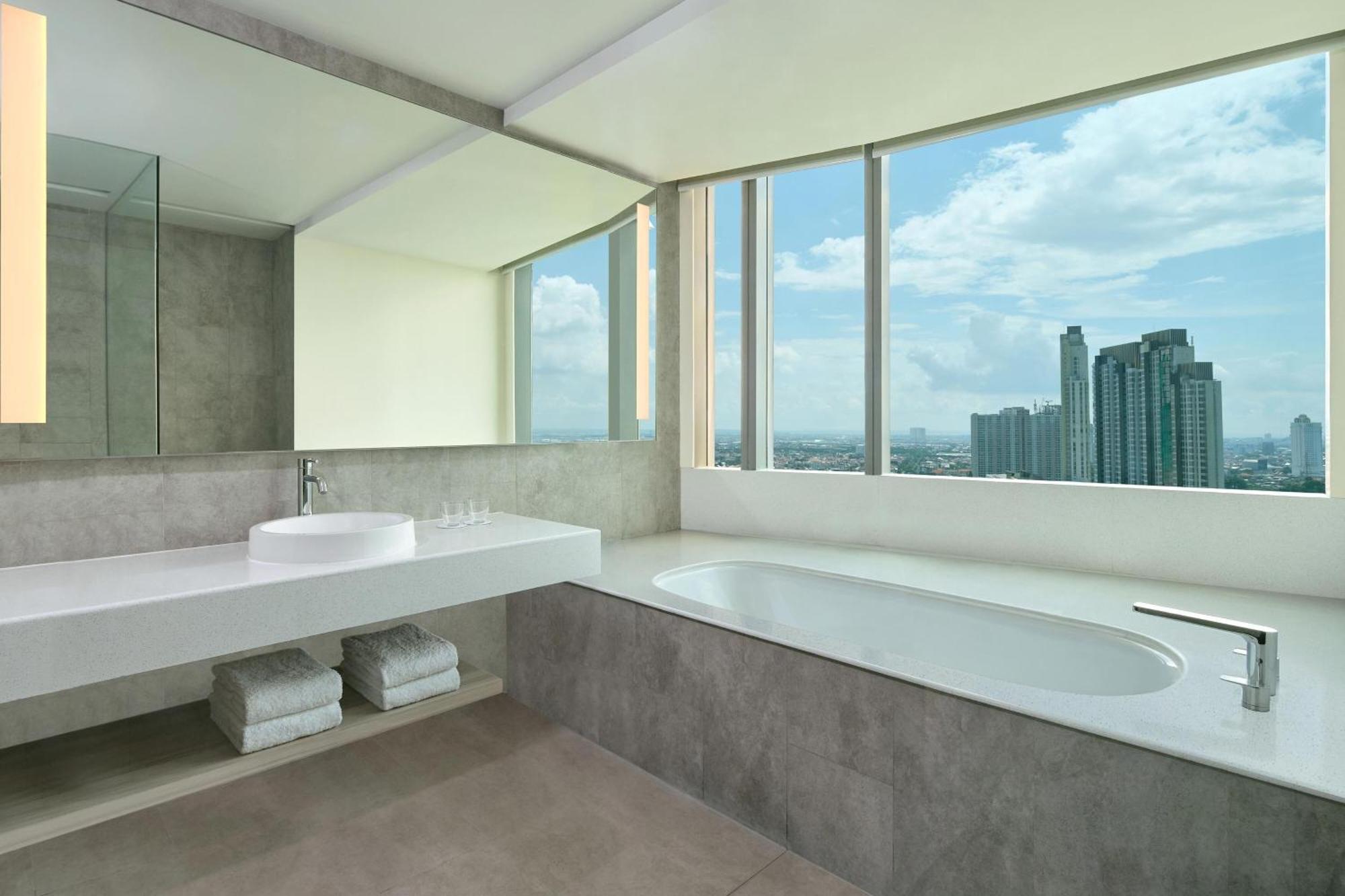 Four Points By Sheraton Surabaya, Pakuwon Indah Exterior photo
