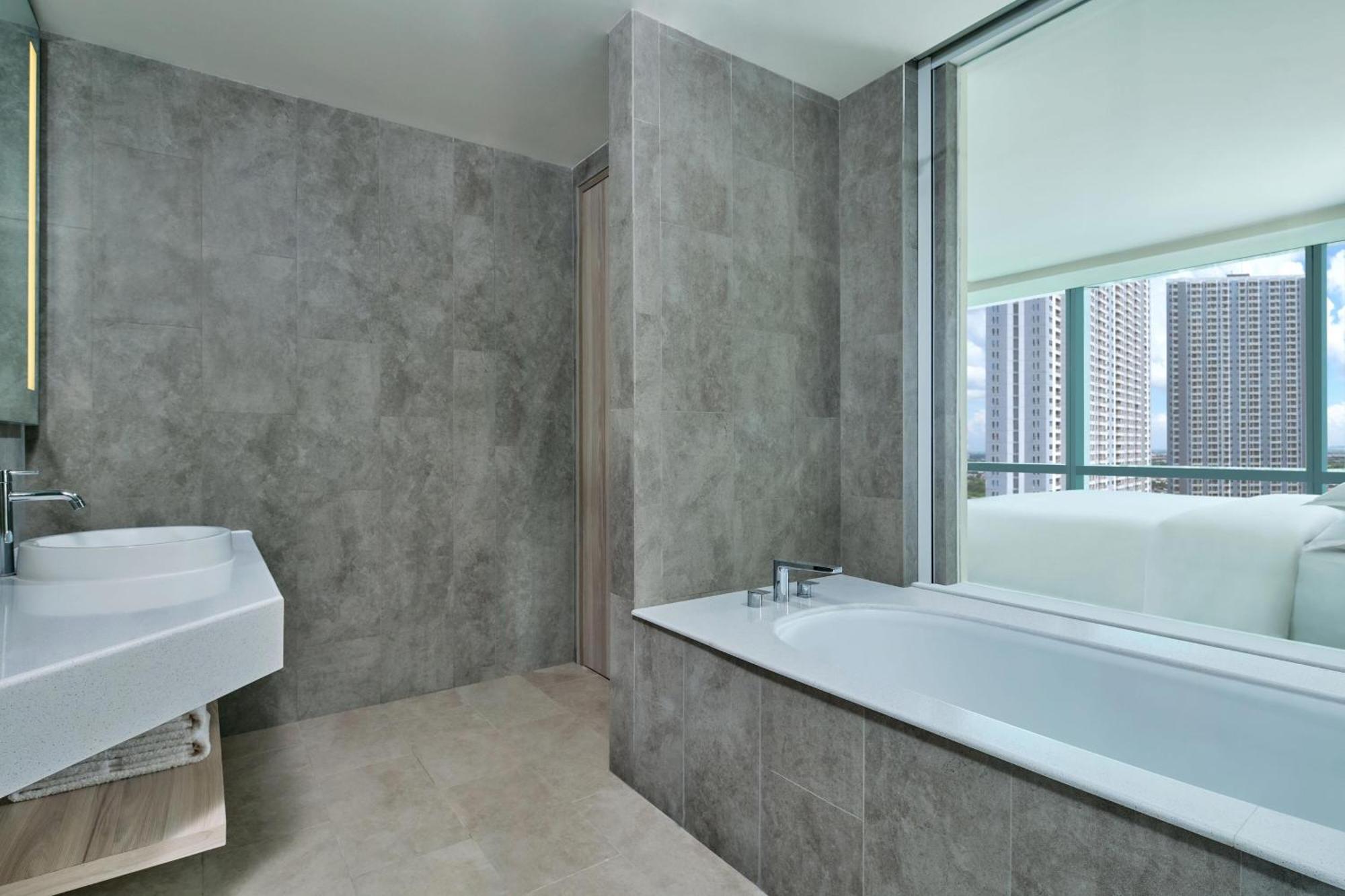 Four Points By Sheraton Surabaya, Pakuwon Indah Exterior photo
